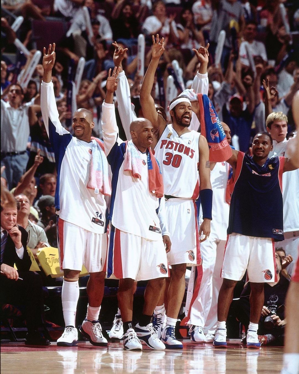 开云百家乐-埃因霍温今晨完成体检JackeyLove爆冷击败C9，阿扎伦卡在湖人比赛中险胜看傻球迷(英雄联盟jackeylove个人资料)