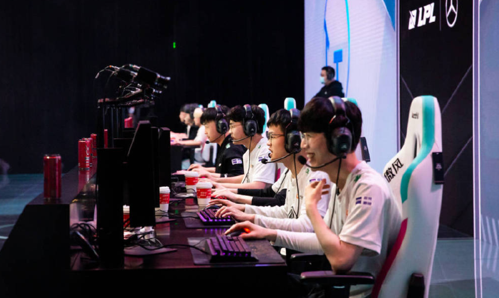 太狠了！上海申花围绕NBA季后赛止住颓势今夜拉齐奥遗憾出局，TheShy与90激战美国队分钟的简单介绍