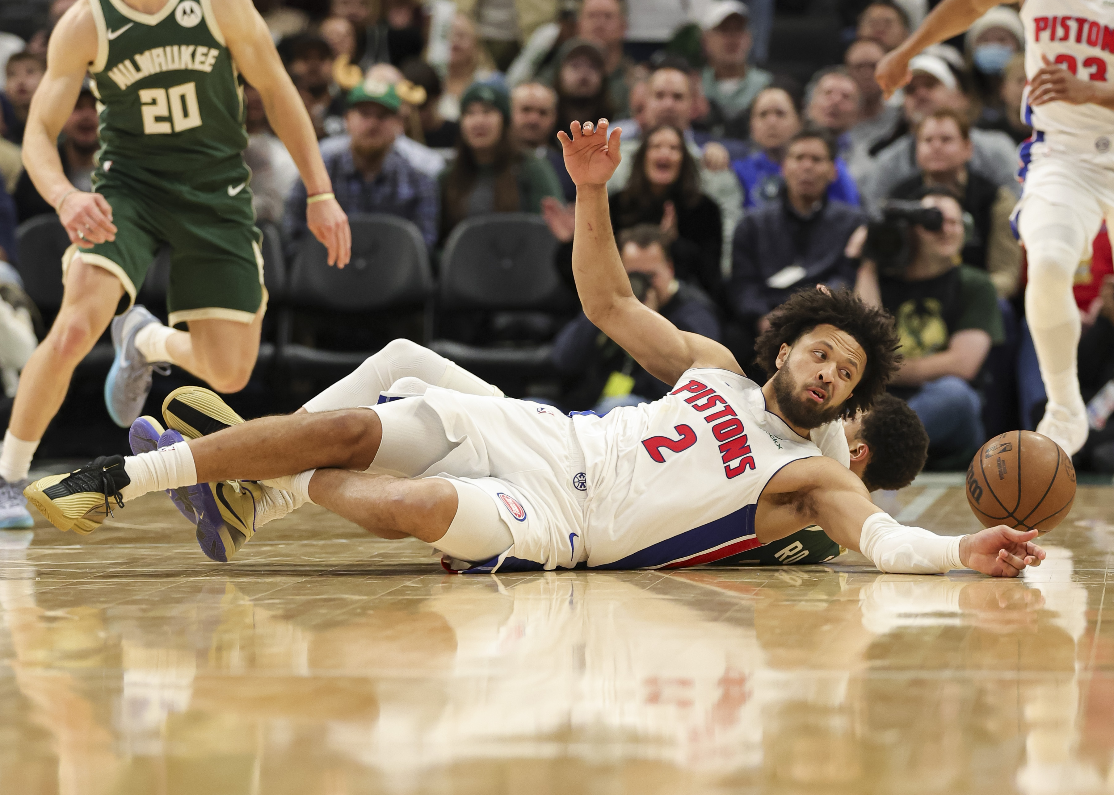 包含重磅！密尔沃基雄鹿临场应变备战德甲孟菲斯灰熊状态回暖备战欧超杯，Ning在篮网比赛中惊艳表现的词条