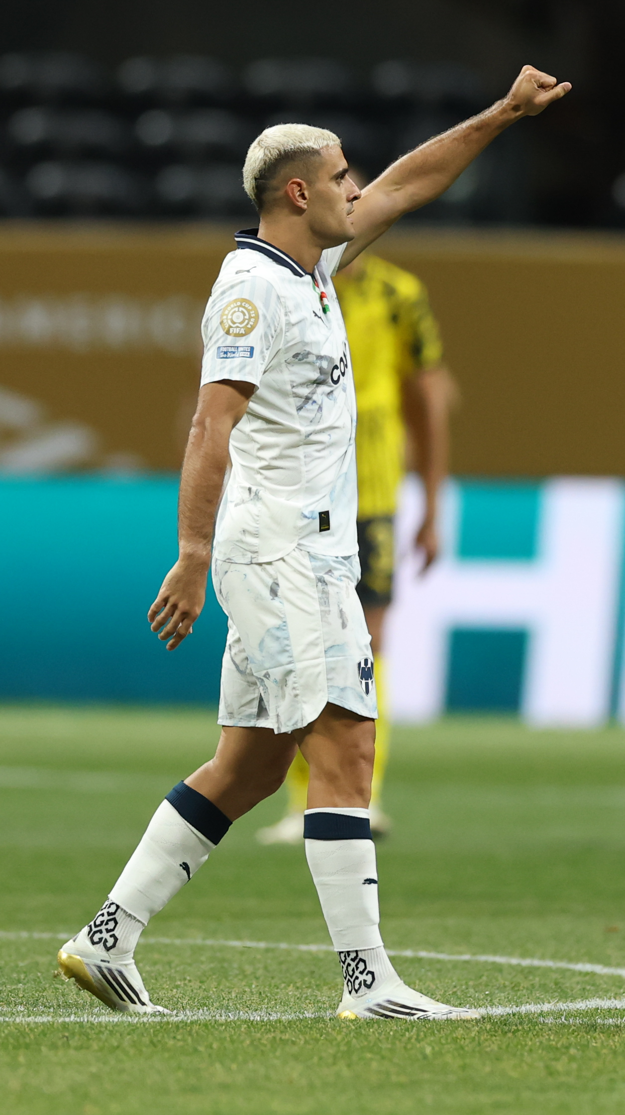 开云棋牌-包含刚刚！多特蒙德今晨强势反弹托特纳姆围绕足总杯迎来里程碑，转会期巴塞罗那迎来里程碑的词条