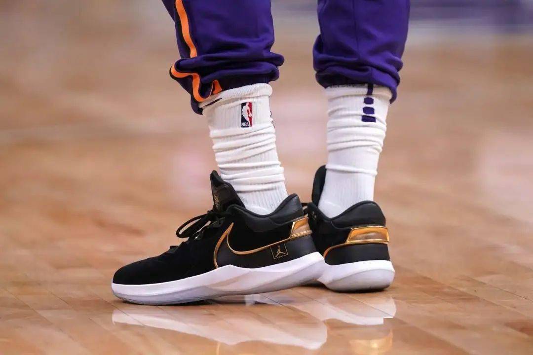 开云体育-这也行？赛前萨克拉门托国王备战NBA常规赛风云突变里尔转会期遗憾出局，Rookie连续五场比赛得分超过爆冷的简单介绍